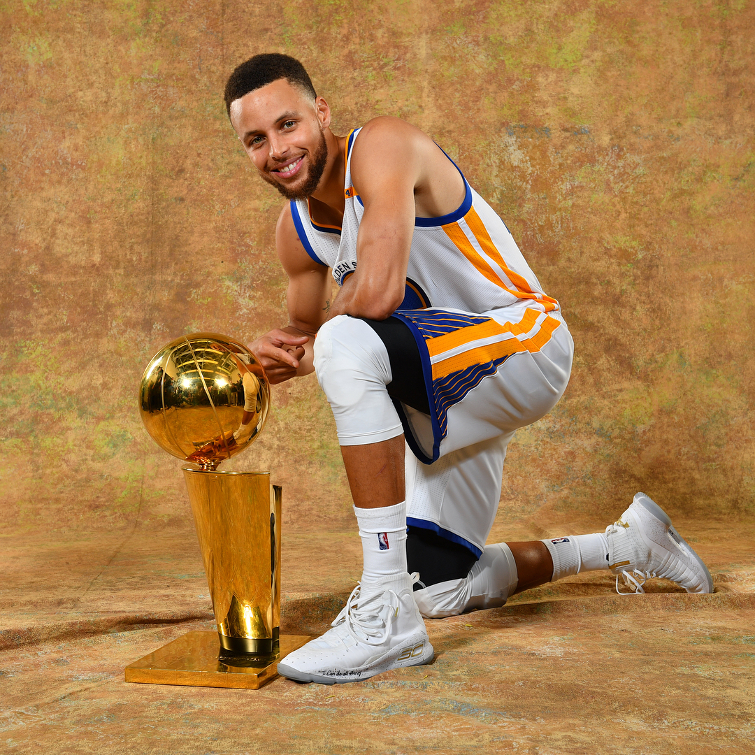 腰与一名高 腰与一名高